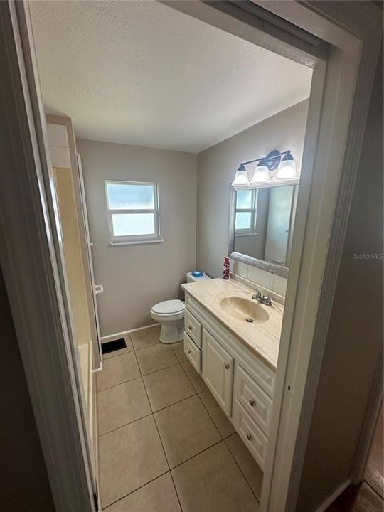 For Rent: $1,100 (2 beds, 1 baths, 672 Square Feet)