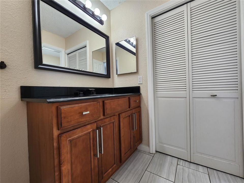 На продажу: $148,900 (2 спален, 2 ванн, 892 Квадратных фут)