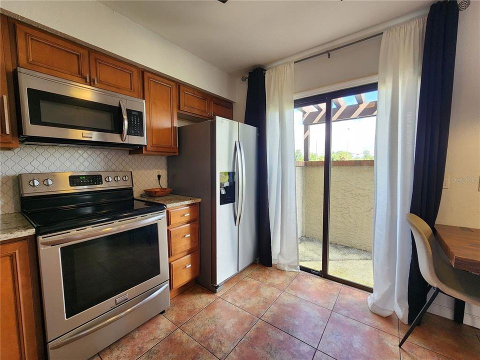 На продажу: $148,900 (2 спален, 2 ванн, 892 Квадратных фут)