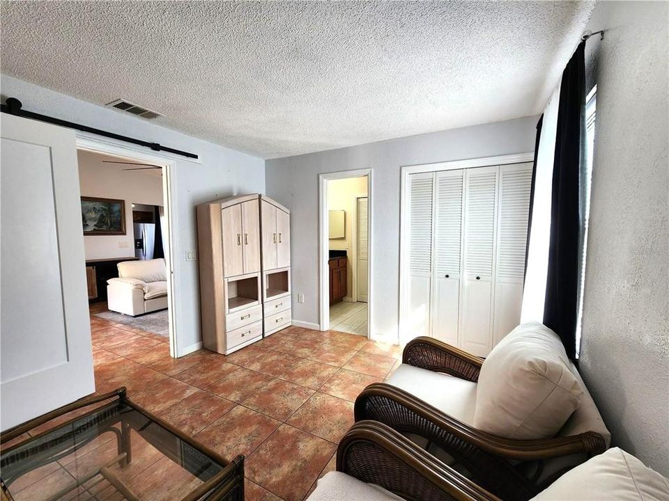 На продажу: $148,900 (2 спален, 2 ванн, 892 Квадратных фут)