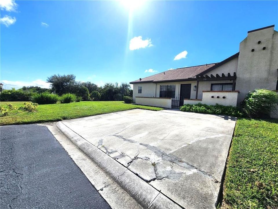 На продажу: $148,900 (2 спален, 2 ванн, 892 Квадратных фут)