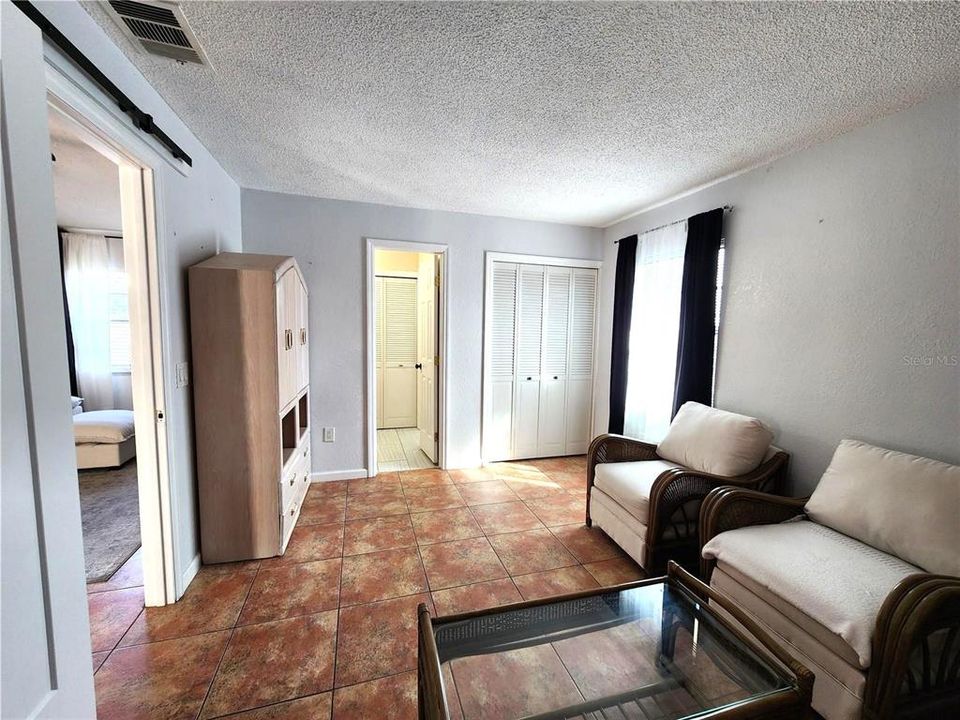 На продажу: $148,900 (2 спален, 2 ванн, 892 Квадратных фут)