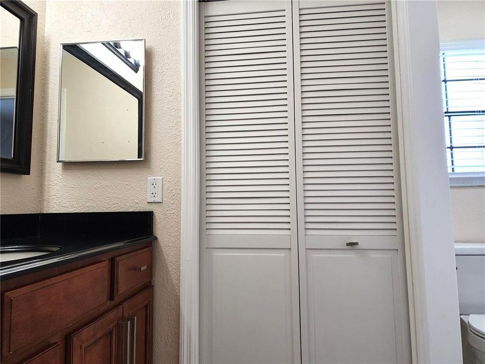 На продажу: $148,900 (2 спален, 2 ванн, 892 Квадратных фут)