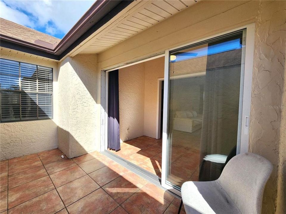 На продажу: $148,900 (2 спален, 2 ванн, 892 Квадратных фут)