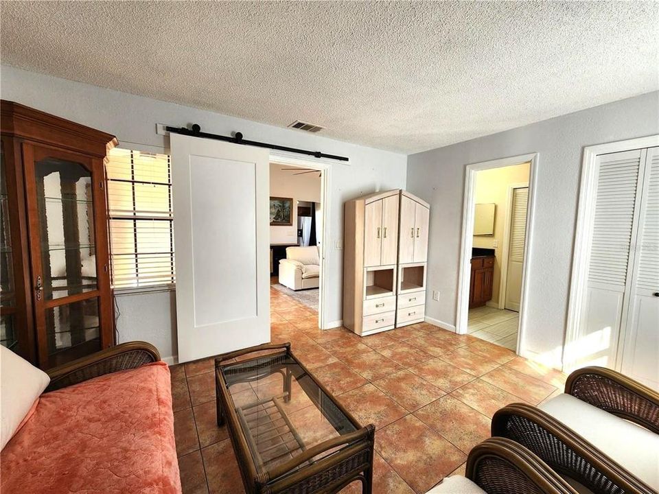 На продажу: $148,900 (2 спален, 2 ванн, 892 Квадратных фут)