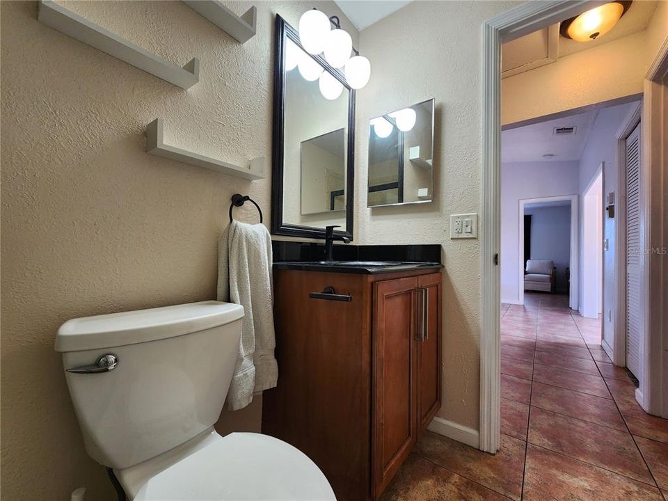 На продажу: $148,900 (2 спален, 2 ванн, 892 Квадратных фут)