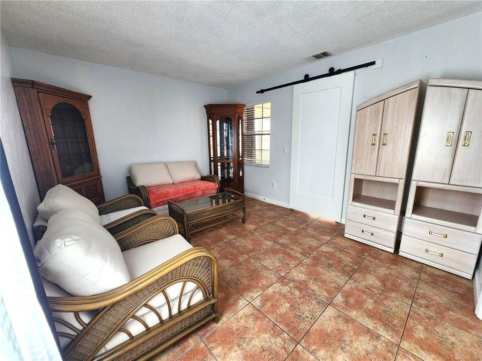 На продажу: $148,900 (2 спален, 2 ванн, 892 Квадратных фут)