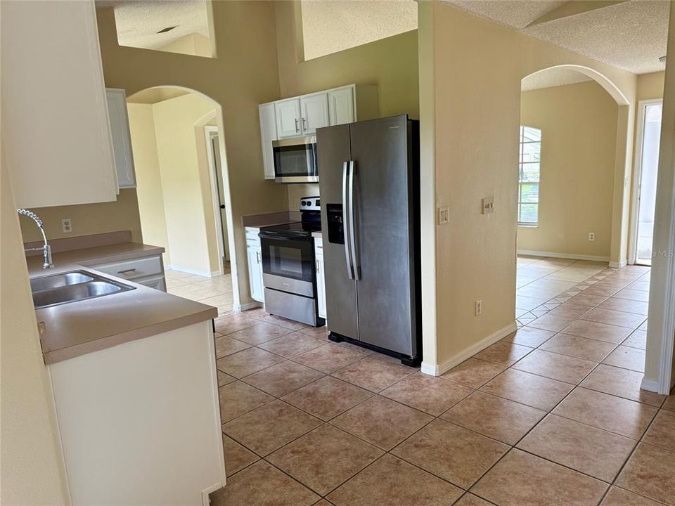 Active With Contract: $385,000 (4 beds, 2 baths, 1699 Square Feet)