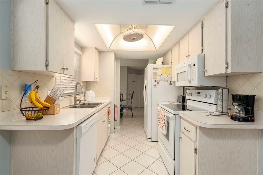 合同活跃: $149,000 (2 贝兹, 2 浴室, 1138 平方英尺)