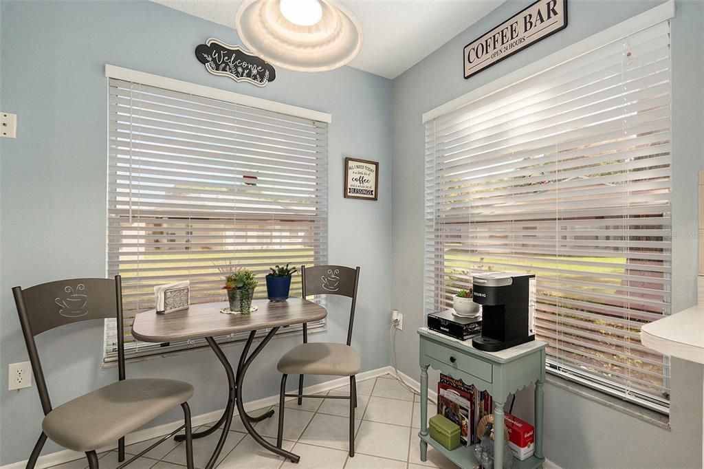 合同活跃: $149,000 (2 贝兹, 2 浴室, 1138 平方英尺)