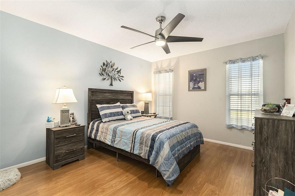 合同活跃: $149,000 (2 贝兹, 2 浴室, 1138 平方英尺)