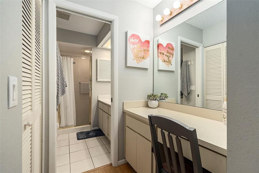 合同活跃: $149,000 (2 贝兹, 2 浴室, 1138 平方英尺)