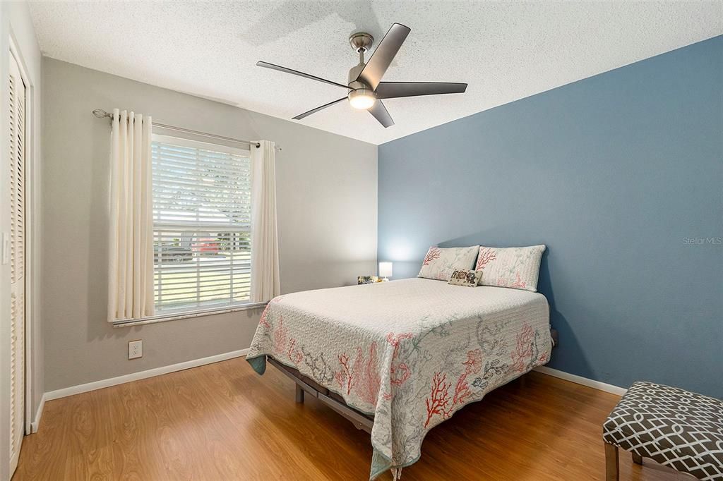 合同活跃: $149,000 (2 贝兹, 2 浴室, 1138 平方英尺)