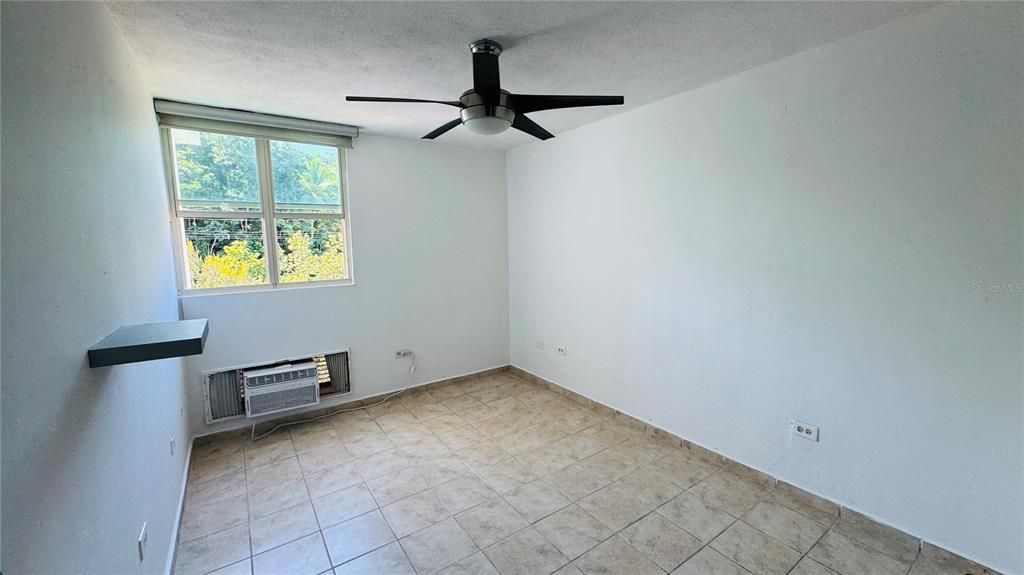 Под контрактом: $173,000 (3 спален, 2 ванн, 1162 Квадратных фут)