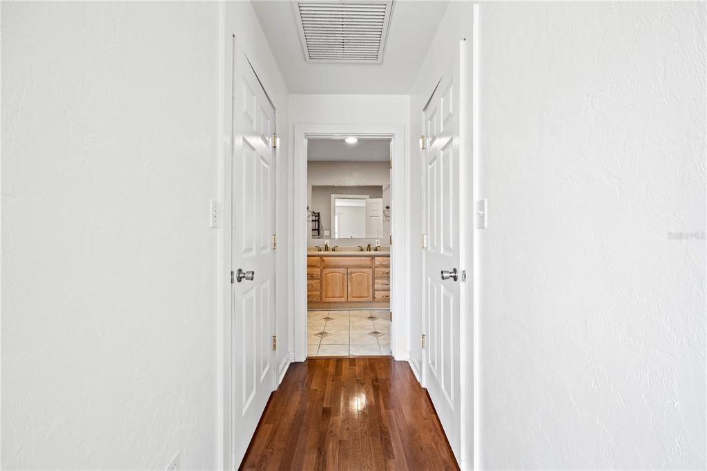 На продажу: $317,000 (4 спален, 2 ванн, 1716 Квадратных фут)