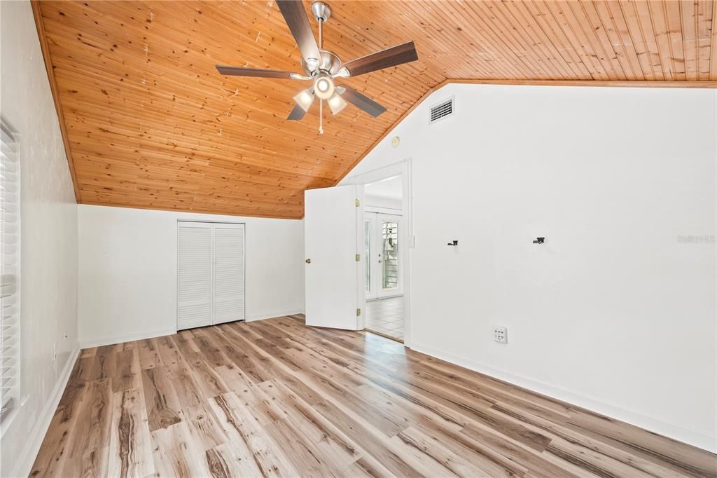 На продажу: $317,000 (4 спален, 2 ванн, 1716 Квадратных фут)