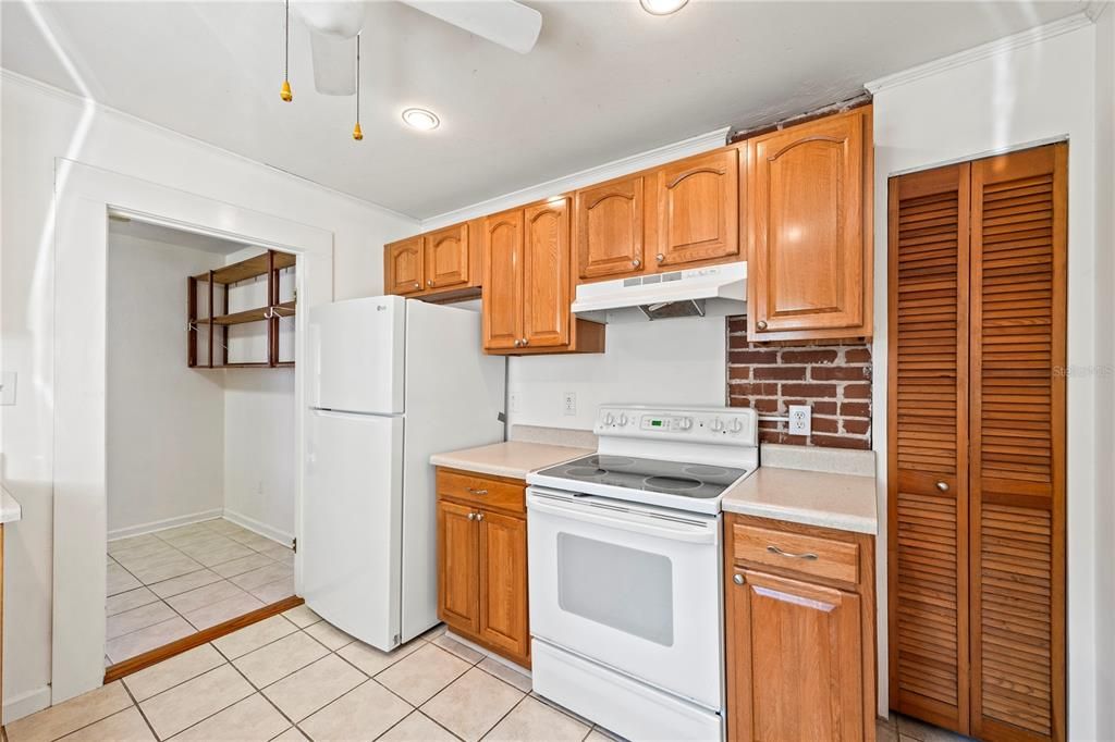 На продажу: $317,000 (4 спален, 2 ванн, 1716 Квадратных фут)