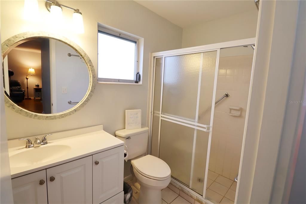 Под контрактом: $128,000 (2 спален, 1 ванн, 985 Квадратных фут)