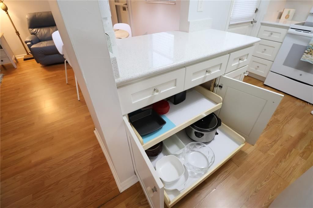 Под контрактом: $128,000 (2 спален, 1 ванн, 985 Квадратных фут)