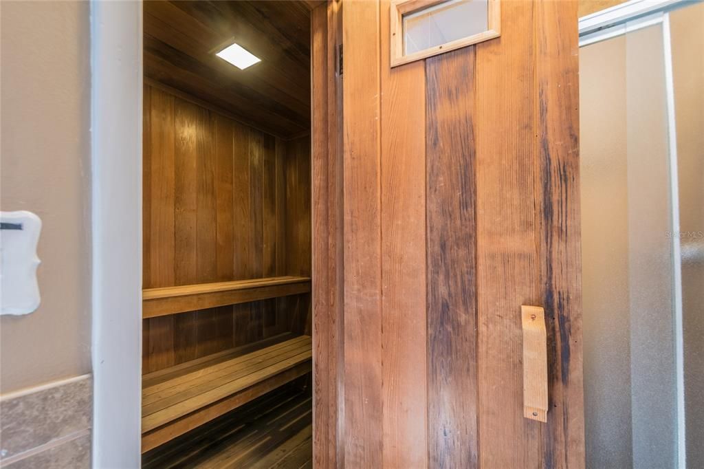 Под контрактом: $128,000 (2 спален, 1 ванн, 985 Квадратных фут)