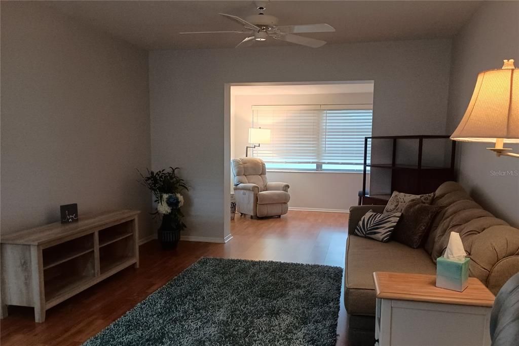 Под контрактом: $128,000 (2 спален, 1 ванн, 985 Квадратных фут)