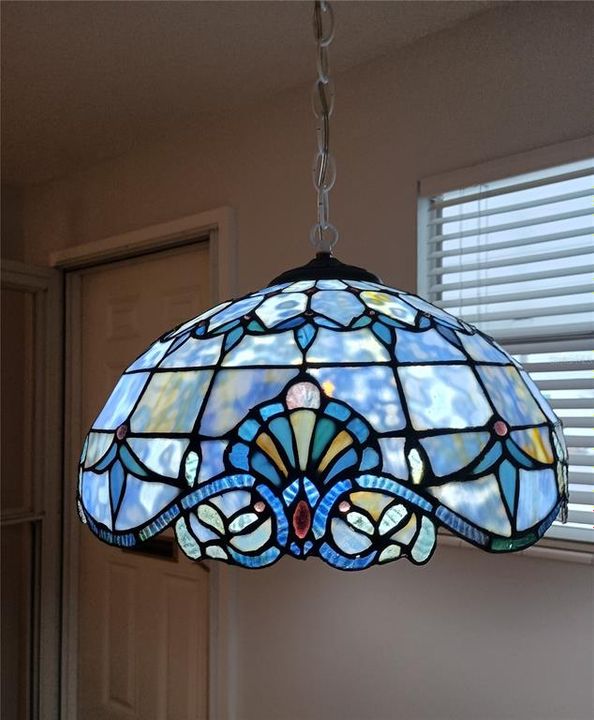 Под контрактом: $128,000 (2 спален, 1 ванн, 985 Квадратных фут)