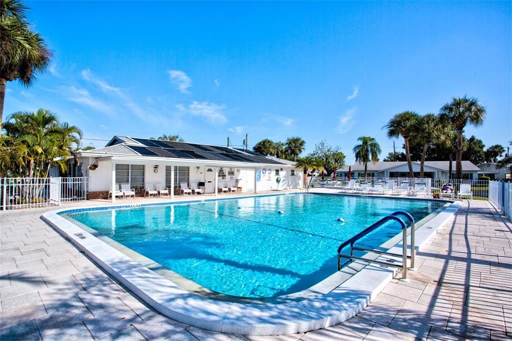 Под контрактом: $128,000 (2 спален, 1 ванн, 985 Квадратных фут)