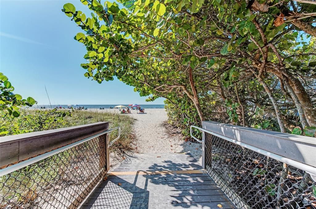 For Sale: $375,000 (2 beds, 2 baths, 1115 Square Feet)