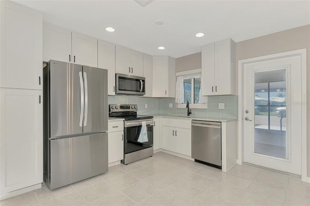 For Sale: $375,000 (2 beds, 2 baths, 1115 Square Feet)