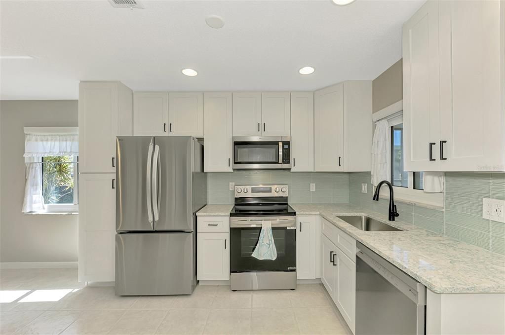 For Sale: $375,000 (2 beds, 2 baths, 1115 Square Feet)