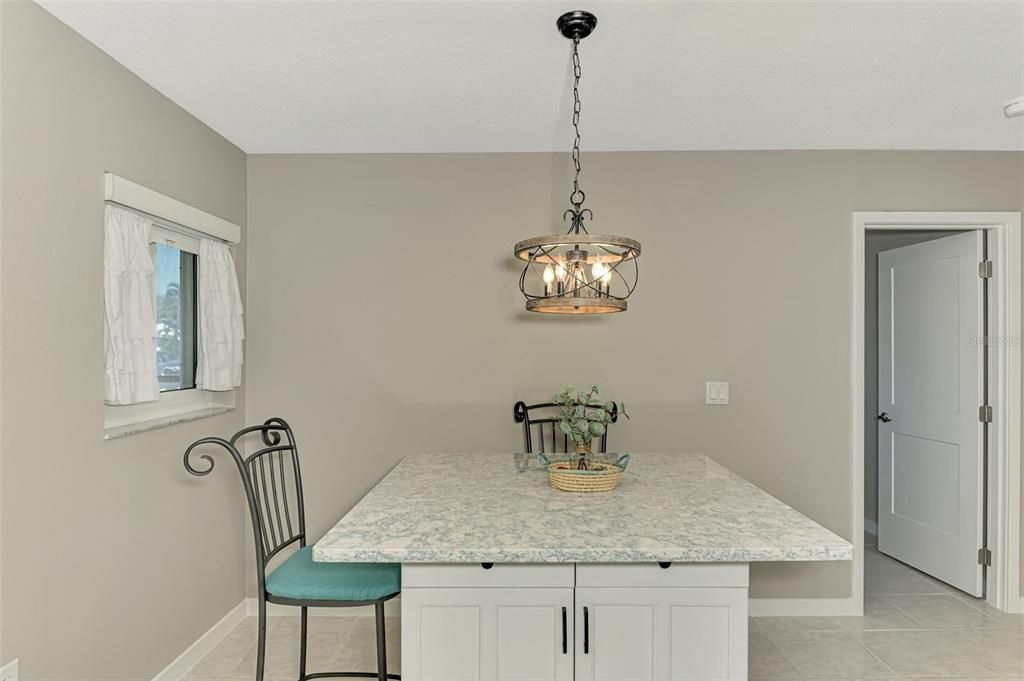 For Sale: $375,000 (2 beds, 2 baths, 1115 Square Feet)