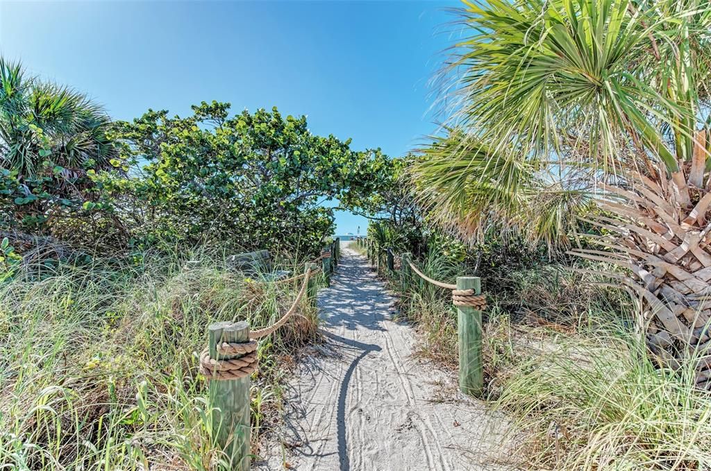 For Sale: $375,000 (2 beds, 2 baths, 1115 Square Feet)