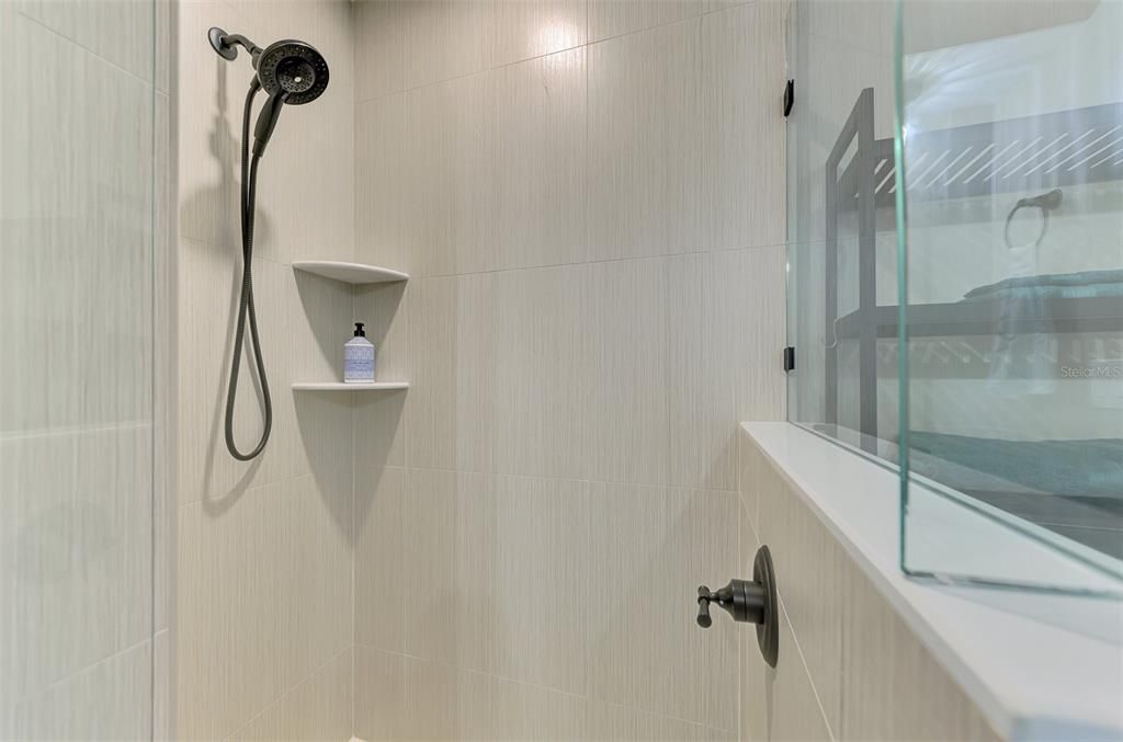 For Sale: $375,000 (2 beds, 2 baths, 1115 Square Feet)