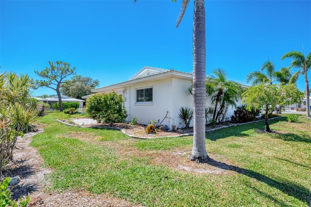 For Sale: $375,000 (2 beds, 2 baths, 1115 Square Feet)