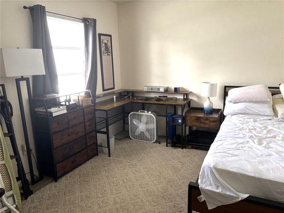 合同活跃: $380,000 (3 贝兹, 2 浴室, 1653 平方英尺)