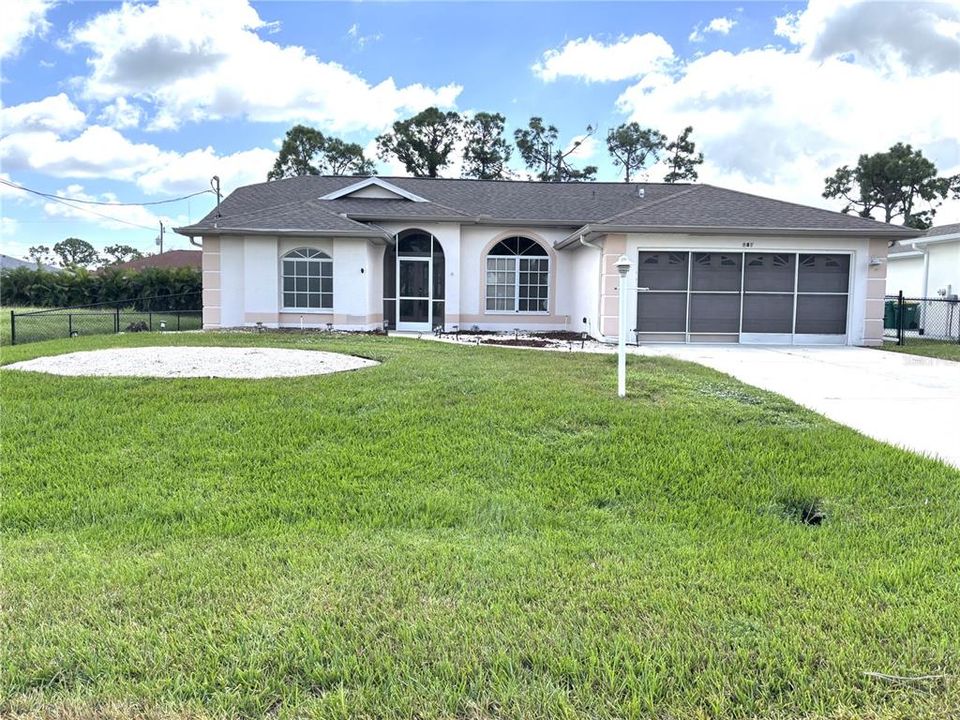 合同活跃: $380,000 (3 贝兹, 2 浴室, 1653 平方英尺)