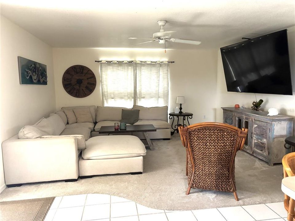 合同活跃: $380,000 (3 贝兹, 2 浴室, 1653 平方英尺)