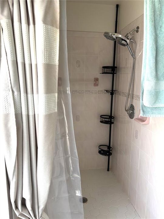 合同活跃: $380,000 (3 贝兹, 2 浴室, 1653 平方英尺)