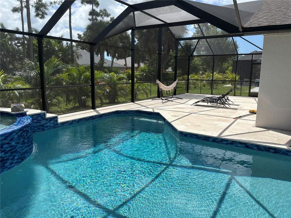 合同活跃: $380,000 (3 贝兹, 2 浴室, 1653 平方英尺)