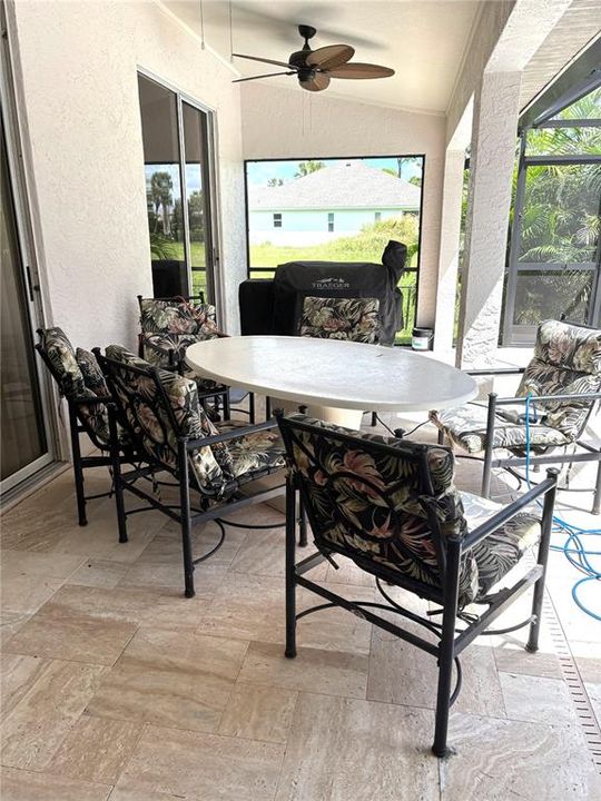 合同活跃: $380,000 (3 贝兹, 2 浴室, 1653 平方英尺)