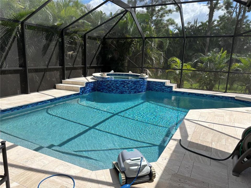 合同活跃: $380,000 (3 贝兹, 2 浴室, 1653 平方英尺)