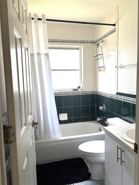 合同活跃: $380,000 (3 贝兹, 2 浴室, 1653 平方英尺)