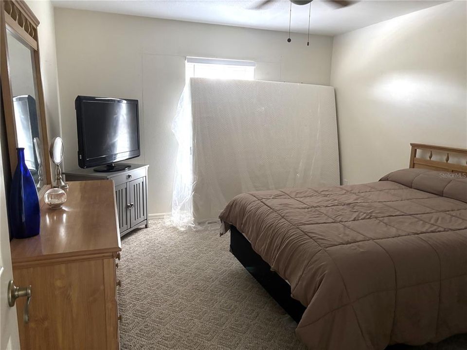 合同活跃: $380,000 (3 贝兹, 2 浴室, 1653 平方英尺)