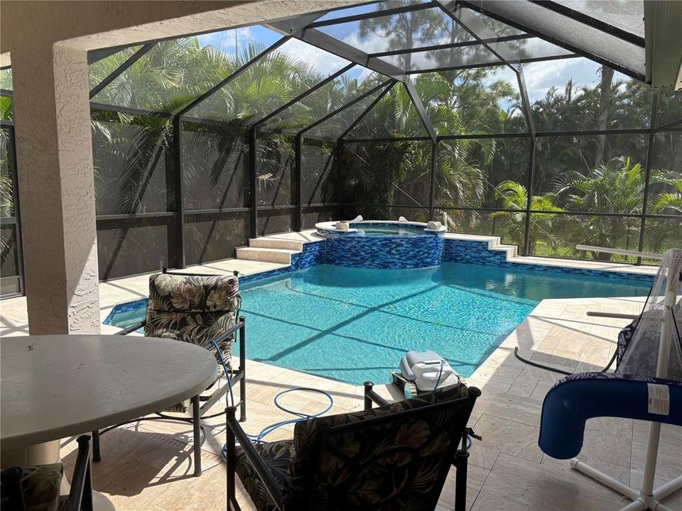 合同活跃: $380,000 (3 贝兹, 2 浴室, 1653 平方英尺)