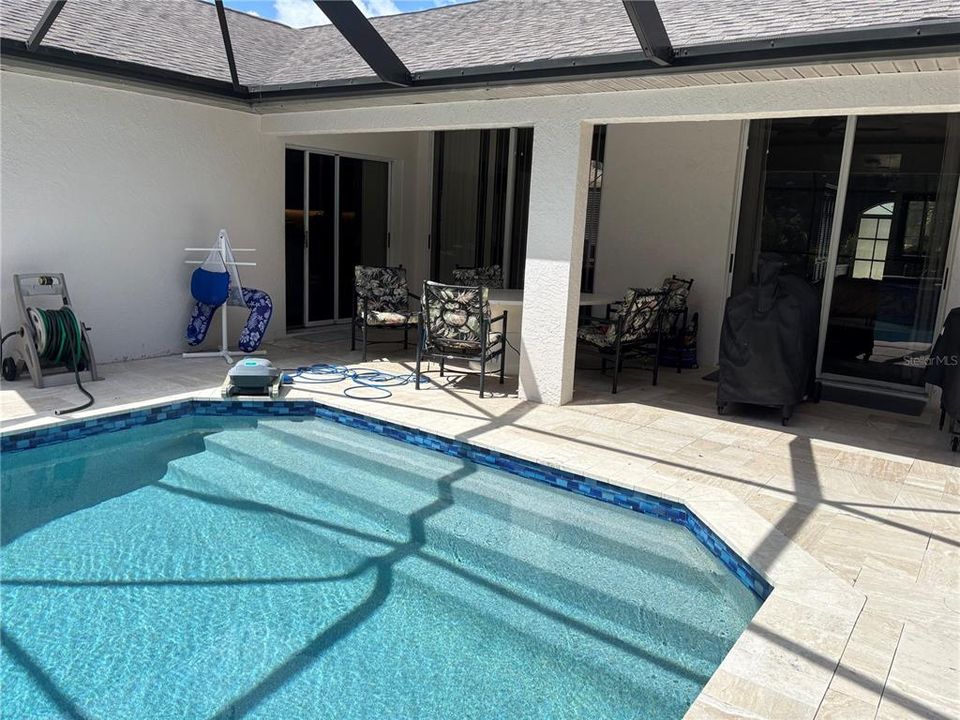 合同活跃: $380,000 (3 贝兹, 2 浴室, 1653 平方英尺)