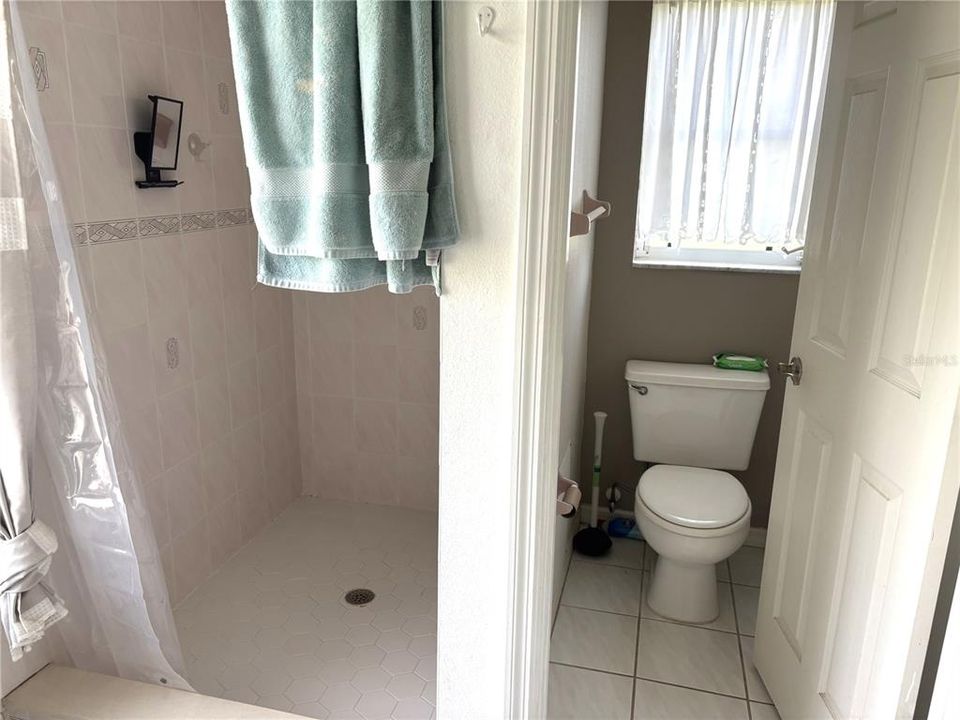 合同活跃: $380,000 (3 贝兹, 2 浴室, 1653 平方英尺)