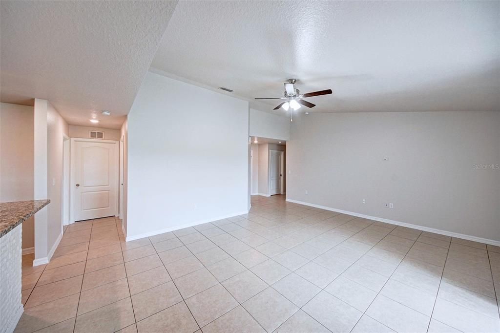 Active With Contract: $321,500 (3 beds, 2 baths, 1673 Square Feet)