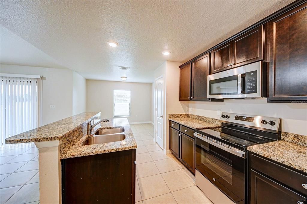 Active With Contract: $321,500 (3 beds, 2 baths, 1673 Square Feet)