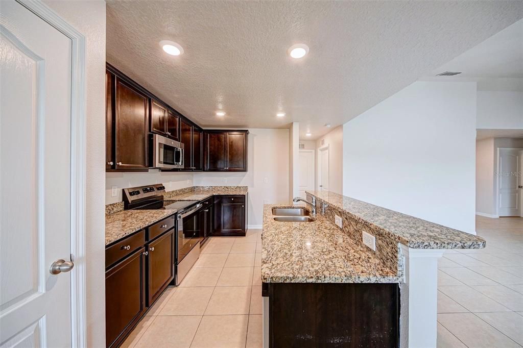 Active With Contract: $321,500 (3 beds, 2 baths, 1673 Square Feet)