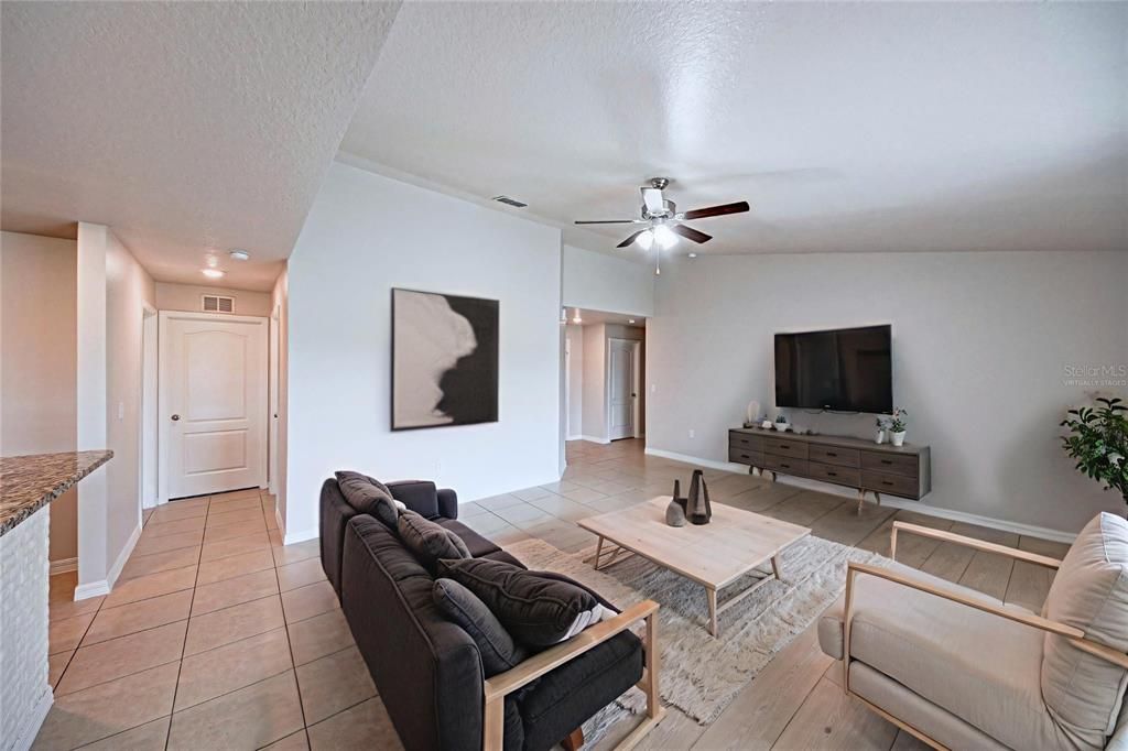 Active With Contract: $321,500 (3 beds, 2 baths, 1673 Square Feet)